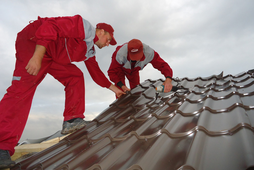 A daráló használata fémlemezek vágására szigorúan tilos. A daráló használata fémlemezek vágására szigorúan tilos.