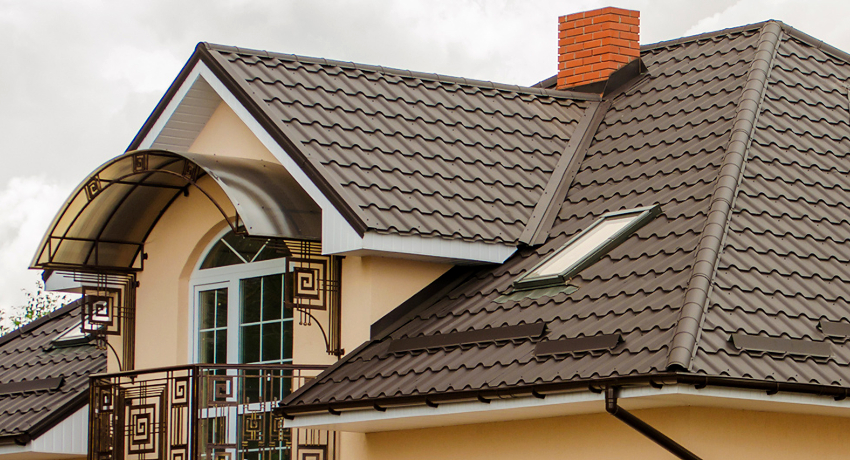 A fémcsempének számos előnye van, köztük az elegáns megjelenés A fém csempe számos előnnyel jár, köztük az elegáns megjelenés