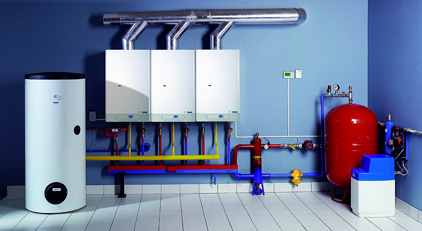 I det 20. århundrede begyndte ventilatorer, klimaanlæg, pumper og elektronisk styring at blive introduceret i varmesystemer. I det 20. århundrede begyndte ventilatorer, klimaanlæg, pumper og elektronisk styring at blive introduceret i varmesystemer.