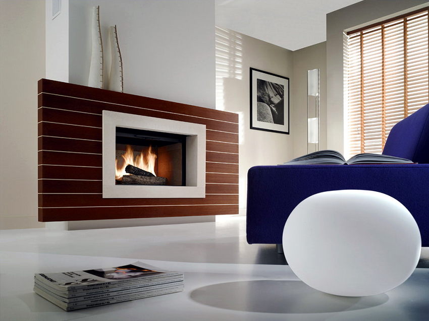 Pejseovnen opvarmer ikke kun rummet, men skaber også en behagelig atmosfære Pejseovnen opvarmer ikke kun rummet, men skaber også en behagelig atmosfære