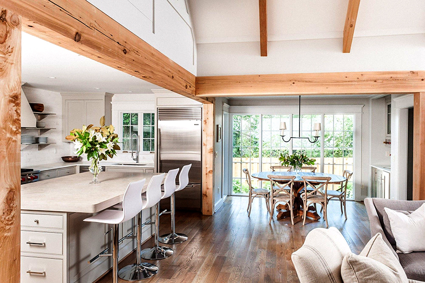 การใช้สีขาวและไม้ควบคู่กันจะทำให้เกิดการตกแต่งภายในที่น่าตื่นเต้น การใช้สีขาวและไม้ควบคู่กันจะทำให้เกิดการตกแต่งภายในที่น่าตื่นเต้น