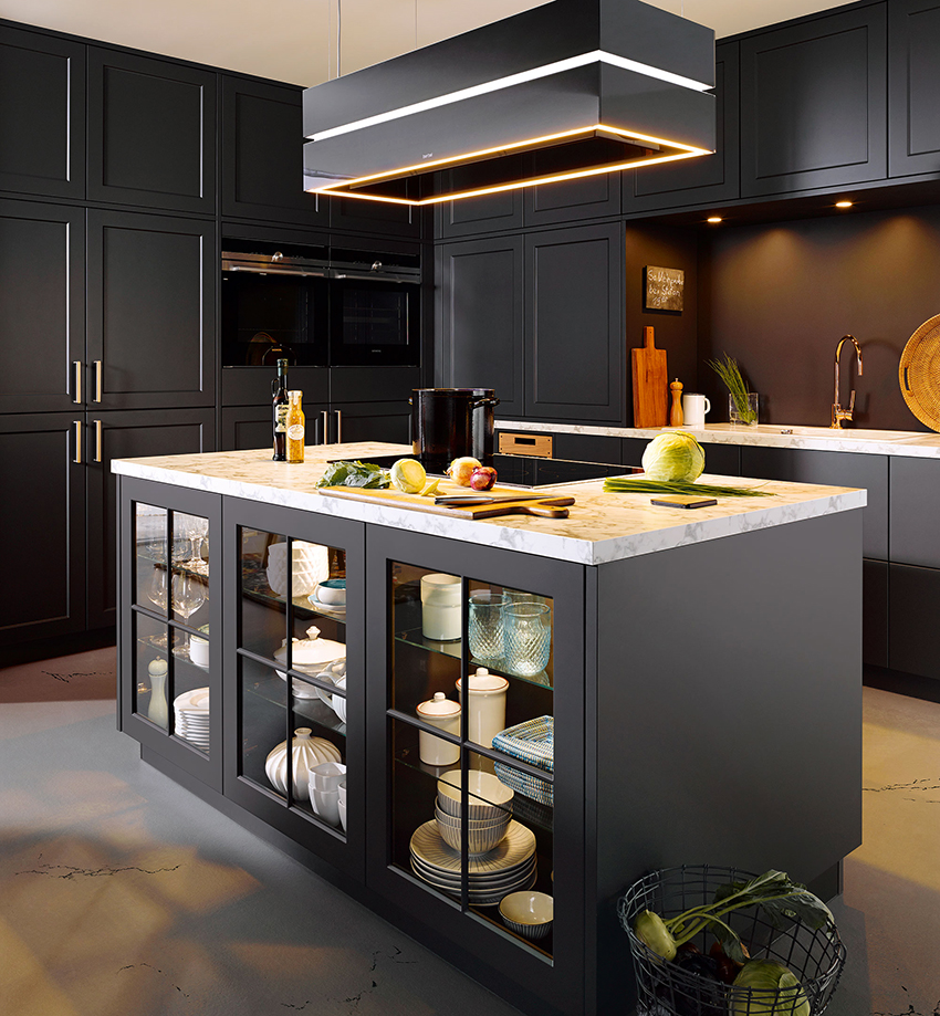 Datorită versatilității sale, negrul se potrivește perfect în diferite stiluri Datorită versatilității sale, negrul se potrivește perfect în diferite stiluri