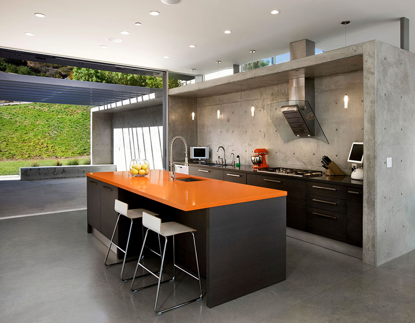 Bucătărie neagră și gri, diluată cu detalii luminoase, potrivită pentru încăperi de diferite dimensiuni Bucătărie neagră și gri, diluată cu detalii luminoase, potrivită pentru încăperi de diferite dimensiuni