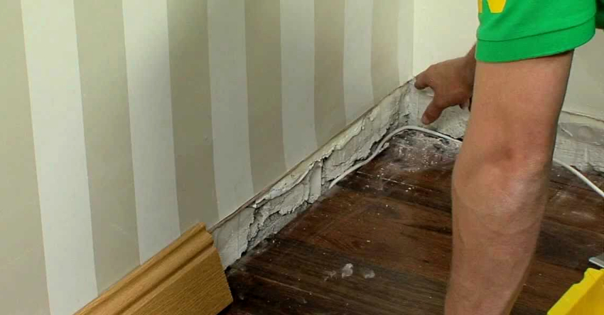 Για να μην καταστραφεί ο πλίνθος, αποσυναρμολογείται από τη θέση του τελευταίου νυχιού. Για να μην καταστραφεί ο πλίνθος, αποσυναρμολογείται από τη θέση του τελευταίου νυχιού.