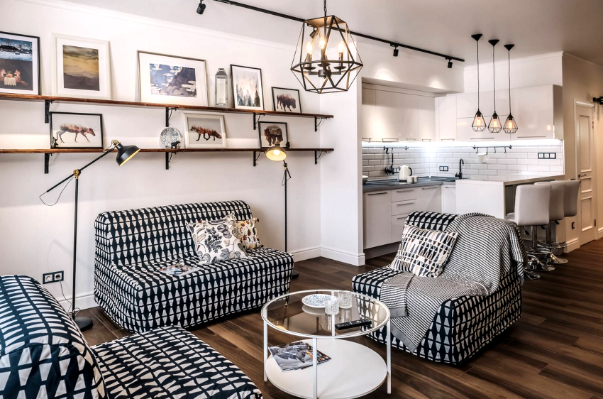 Un comptoir de bar ou une table transformable s'intègrera organiquement dans la cuisine-salon dans le style scandinave Un comptoir de bar ou une table transformable s'intègrera organiquement dans la cuisine-salon dans le style scandinave