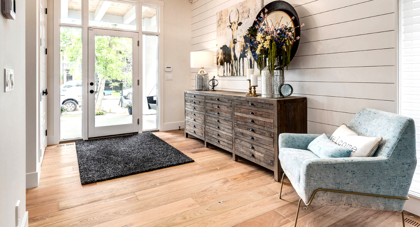 Korridorpaletten behøver ikke at gentage farveskemaet for resten af lejlighedsrummene Korridorpaletten behøver ikke at gentage farveskemaet for resten af lejlighedsrummene