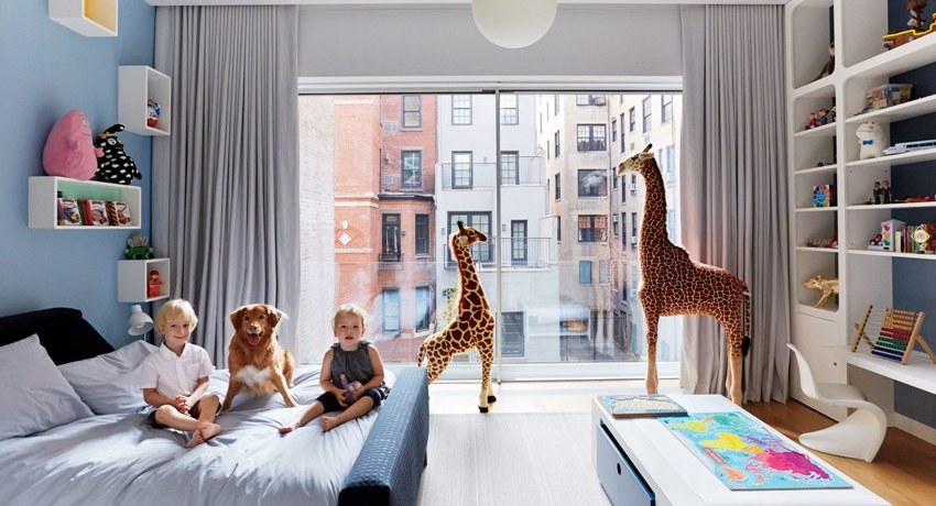 Abhängig vom Unterschied in Alter und Geschlecht der Kinder kann das Kinderzimmer völlig unterschiedliche Konfigurationen, Zonen und Farben haben. Kindermöbel für zwei Kinder: moderne Headsets und modularer Aufbau