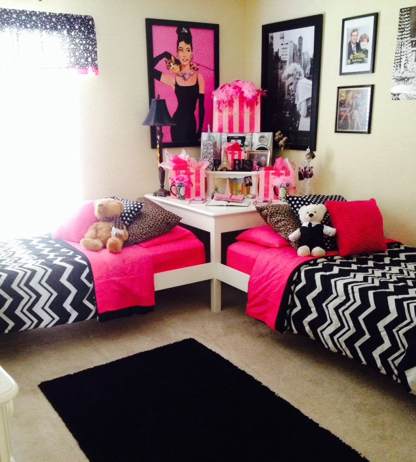 Es ist eine schwierige und interessante Aufgabe, einen Raum für zwei Teenager mit ihren eigenen Ansichten, Vorlieben und Bedürfnissen zu gestalten. Es ist eine schwierige und interessante Aufgabe, einen Raum für zwei Teenager mit ihren eigenen Ansichten, Vorlieben und Bedürfnissen zu gestalten.