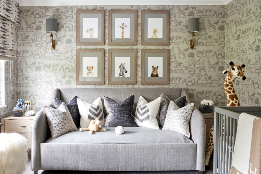 Praktisch für ein Kinderzimmer ist ein verwandelndes Sofa, dessen Abmessungen erheblich zunehmen können Praktisch für ein Kinderzimmer ist ein verwandelndes Sofa, dessen Abmessungen erheblich zunehmen können