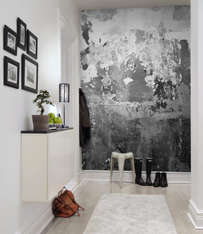 Šedé tapety na chodbe so správnym nábytkom budú vyzerať štýlovo a zrelo. Šedé tapety na chodbe so správnym nábytkom budú vyzerať štýlovo a zrelo.