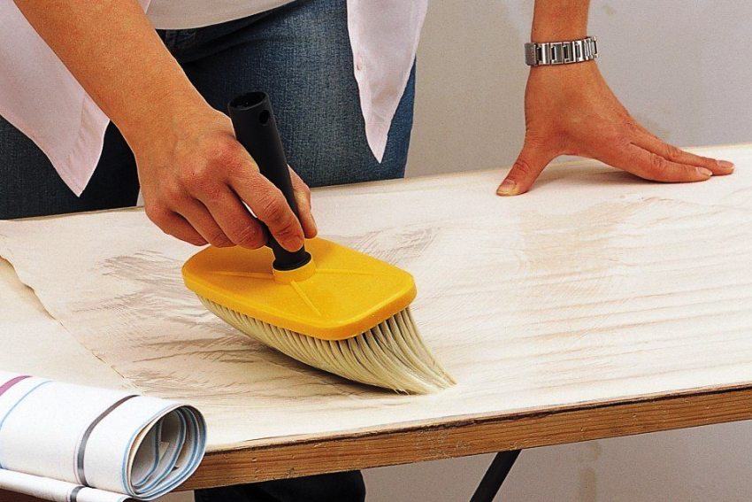 To, ako dlho vydrží tapeta na chodbe, priamo ovplyvňuje správne vybrané lepidlo To, ako dlho vydrží tapeta na chodbe, priamo ovplyvňuje správne vybrané lepidlo