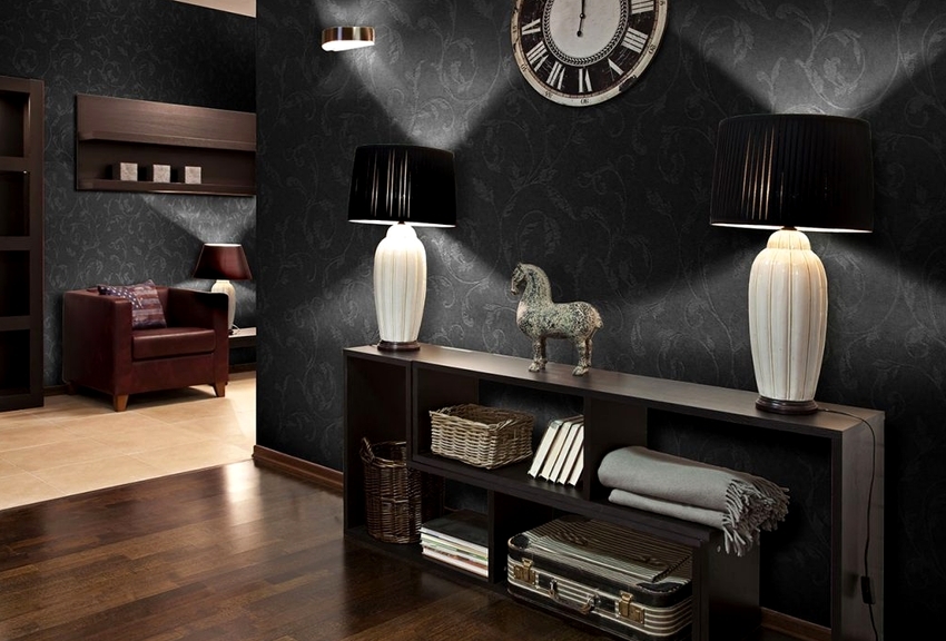 Czarny, najniebezpieczniejszy kolor tapety w korytarzu, którego należy używać ostrożnie i tylko w obecności dużych powierzchni Czarny, najniebezpieczniejszy kolor tapety w korytarzu, którego należy używać ostrożnie i tylko w obecności dużych powierzchni