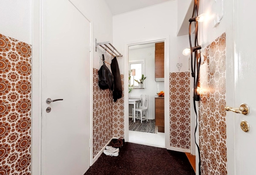 Niektóre nowoczesne tapety są tak trwałe, że można je prać nawet roztworem z dodatkiem środków chemicznych. Niektóre nowoczesne tapety są tak trwałe, że można je prać nawet roztworem z dodatkiem chemii.