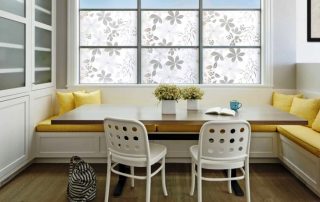 Vinduesdekoration i køkkenet: den sidste fase af at skabe et køkkeninteriør