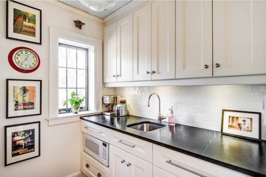 Kreative mennesker vil helt sikkert elske ideen om et vinduesgalleri: i stedet for tunge gardiner rundt om hele vinduet Kreative mennesker vil helt sikkert elske ideen om et vinduesgalleri: i stedet for tunge gardiner rundt om hele vinduet