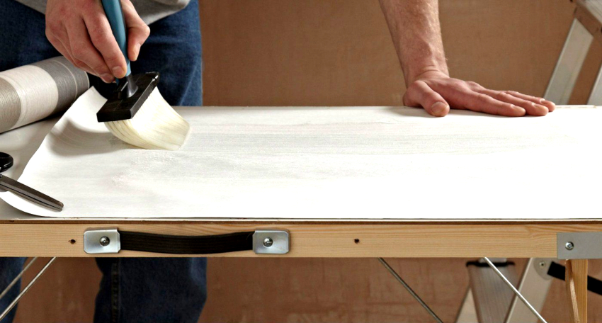 מריחת קומפוזיציה דביקה על קירות ובדים בו זמנית עלולה לגרום לסיבוכים בעבודה מריחת קומפוזיציה דביקה על קירות ובדים בו זמנית עלולה לגרום לסיבוכים בעבודה