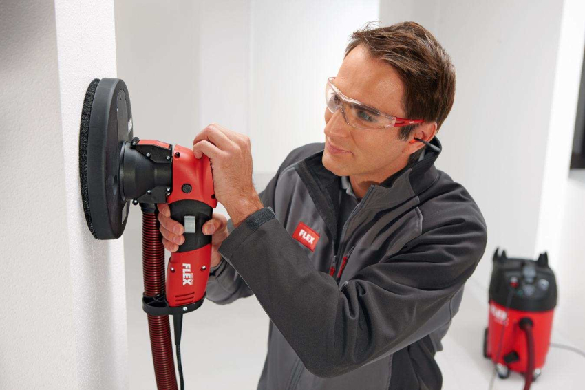 Boya, bir öğütücü ataşmanı ile silinerek çıkarılır Boya, bir öğütücü ataşmanı ile silinerek çıkarılır