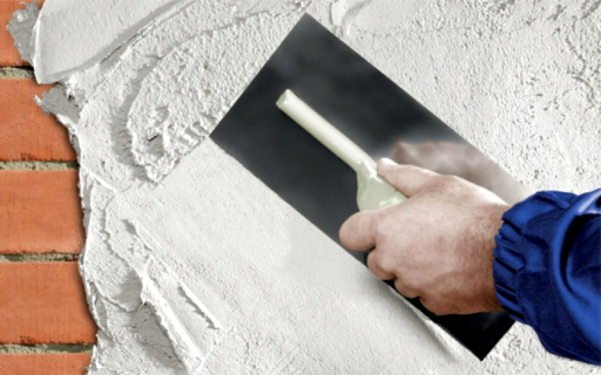 Duvarların tüm yüzeyi macunlanmaya maruz kalırsa, görünür şeritleri spatuladan atlamak mümkün olmayacaktır. Duvarların tüm yüzeyi macunlanmaya maruz kalırsa, görünür şeritleri spatuladan atlamak mümkün olmayacaktır.