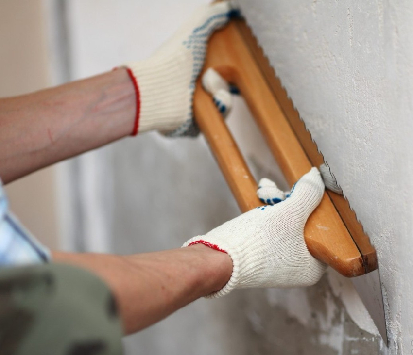 Satın alınan duvar kağıdının, evin sahiplerinin gözünü mümkün olduğu kadar uzun süre memnun edebilmesi için, yüzeyin hazırlanmasına özel sorumluluk ile yaklaşılması gerekmektedir. Satın alınan duvar kağıdının, evin sahiplerinin gözünü mümkün olduğu kadar uzun süre memnun edebilmesi için, yüzeyin hazırlanmasına özel sorumluluk ile yaklaşılması gerekmektedir.