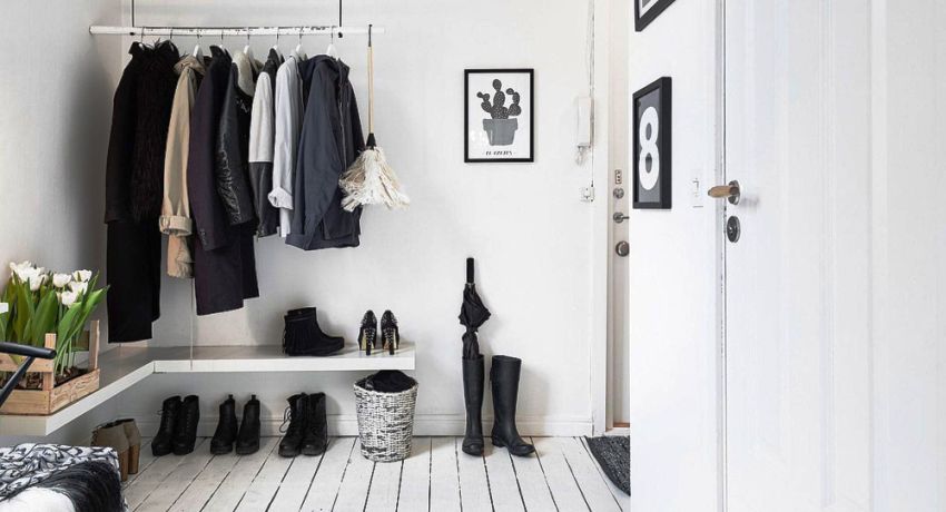 Το κόστος των σπιτικών επίπλων για το διάδρομο είναι αρκετές φορές μικρότερο από το τελικό Το κόστος των σπιτικών επίπλων για το διάδρομο είναι αρκετές φορές μικρότερο από το τελικό