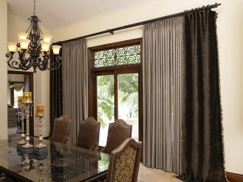 Εάν το δωμάτιο είναι φτιαγμένο σε απαλές παστέλ αποχρώσεις, τότε μπορείτε να κρεμάσετε πιο σκούρες κουρτίνες, οι οποίες θα προσθέσουν την αυθεντικότητα στην κουζίνα Εάν το δωμάτιο είναι φτιαγμένο σε απαλές παστέλ αποχρώσεις, τότε μπορείτε να κρεμάσετε πιο σκούρες κουρτίνες, οι οποίες θα προσθέσουν την αυθεντικότητα στην κουζίνα