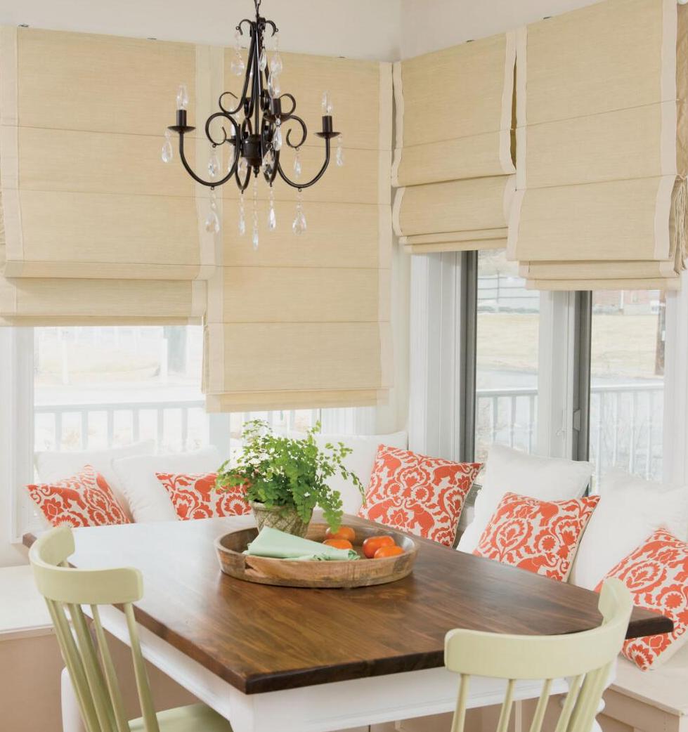 Οι ρομαντικές περσίδες φαίνονται οργανικές τόσο σε κλασικούς όσο και σε μοντέρνους εσωτερικούς χώρους Οι ρομαντικές περσίδες φαίνονται οργανικές τόσο σε κλασικούς όσο και σε μοντέρνους εσωτερικούς χώρους