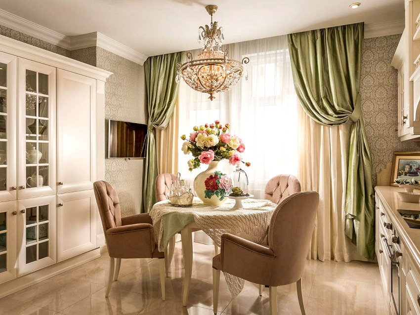 Si es va optar per decorar la cuina en un estil clàssic, en aquest cas és adequat penjar exuberants cortines dobles Si es va optar per decorar la cuina en un estil clàssic, en aquest cas és adequat penjar exuberants cortines dobles