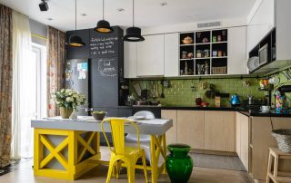 Køkkengardiner med balkondør: hvordan man vælger den perfekte mulighed