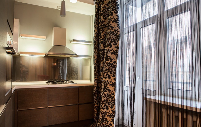 Les cortines de filament inusuals també es consideren una opció elegant per decorar una porta del balcó. Les cortines de filament inusuals també es consideren una opció elegant per decorar una porta del balcó.