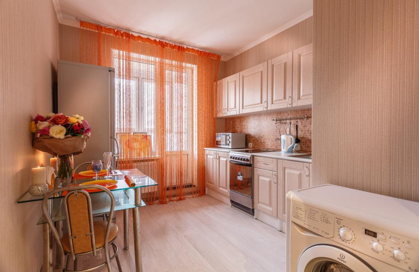 Una cortina de fil o mussolina es considera una bona opció de disseny tant per a cuines grans com petites Una cortina de fil o mussolina es considera una bona opció de disseny tant per a cuines grans com petites