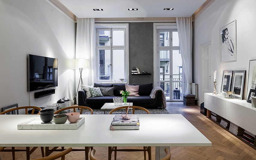 עיצוב מוכשר של חלון עם דלת מרפסת ייצור קומפוזיציה מקורית ויפה עיצוב מוכשר של חלון עם דלת מרפסת ייצור קומפוזיציה מקורית ויפה