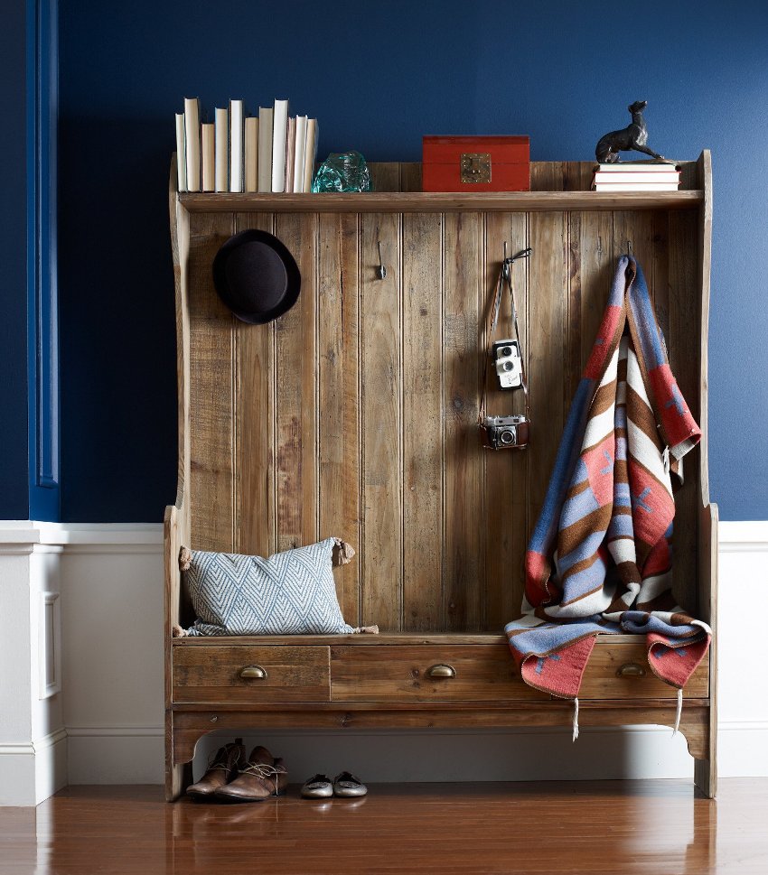 Bežnou možnosťou kombinácie modrej dekorácie steny je vodorovné rozdelenie. Bežnou možnosťou kombinácie modrej dekorácie steny je vodorovné rozdelenie.