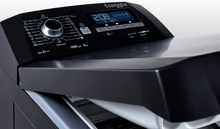 En els models verticals de rentadores-assecadores, es pot afegir lli durant el rentat En els models verticals de rentadores-assecadores, es pot afegir lli durant el rentat