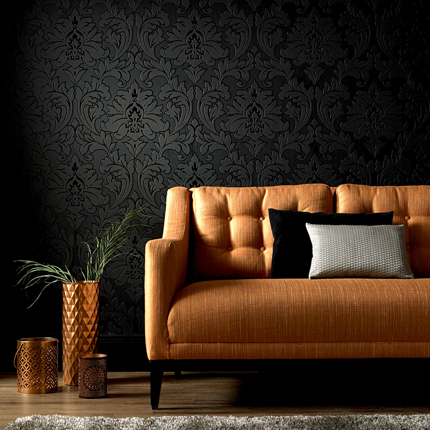 A kompetensen kiválasztott fekete tapéta stílusossá és lakonikussá teszi a belső teret A kompetensen kiválasztott fekete tapéta stílusossá és lakonikussá teszi a belső teret