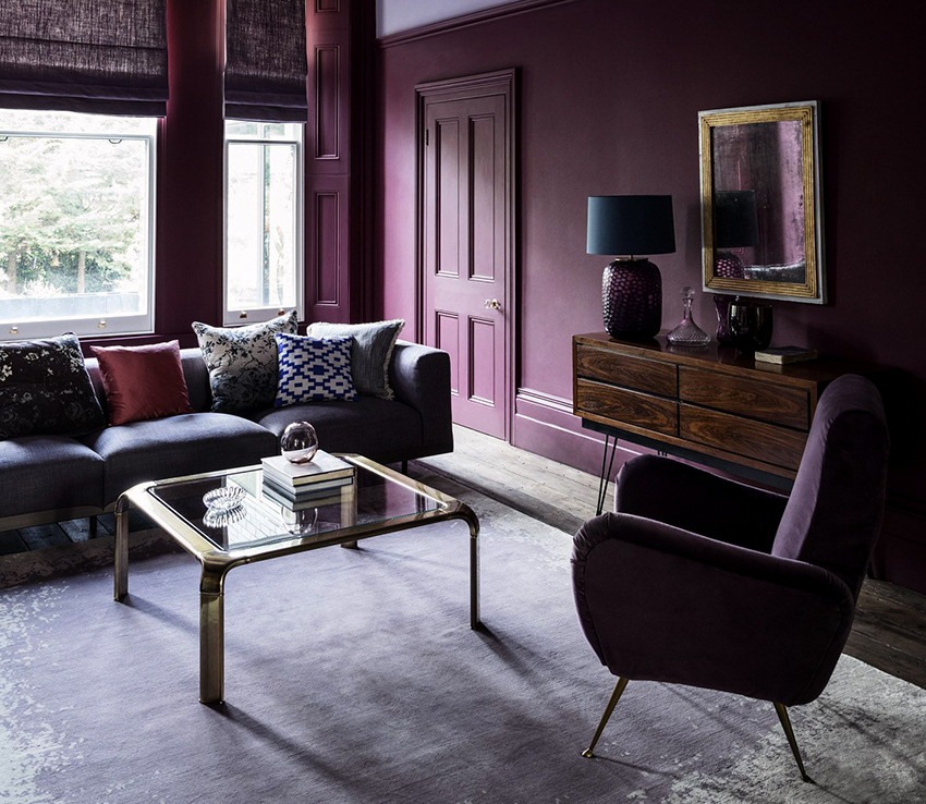 Sötét tapéta segítségével hangsúlyozhatja a belső irány jellemzőit Sötét tapéta segítségével hangsúlyozhatja a belső irány jellemzőit