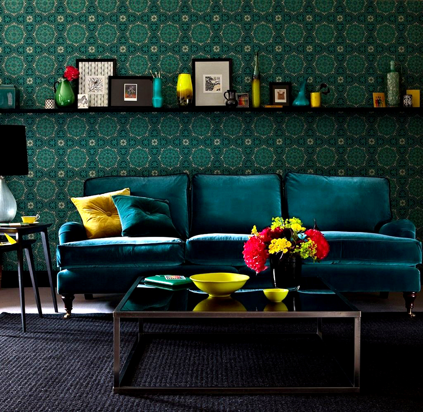 A sötétzöld tapétával díszített szobák harmonikusnak és megnyugtatónak tűnnek A sötétzöld tapétával díszített szobák harmonikusnak és megnyugtatónak tűnnek