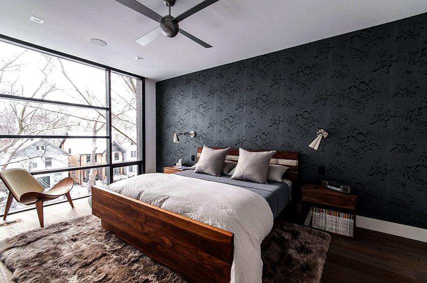 A sötét tapétával ellátott hálószobák titokzatos légkört idéznek elő A sötét tapétával ellátott hálószobák titokzatos légkört idéznek elő