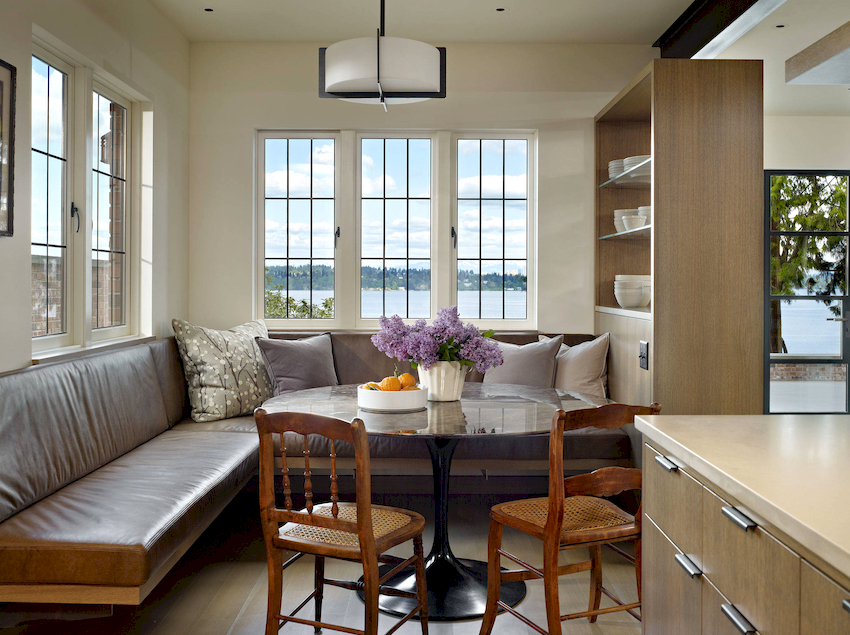 למסגור רהיטי אוכל וספה תוכלו להשתמש בנישה מלאכותית שנוצרה מארונות המיועדים לכלים למסגור רהיטי אוכל וספה תוכלו להשתמש בנישה מלאכותית שנוצרה מארונות המיועדים לכלים