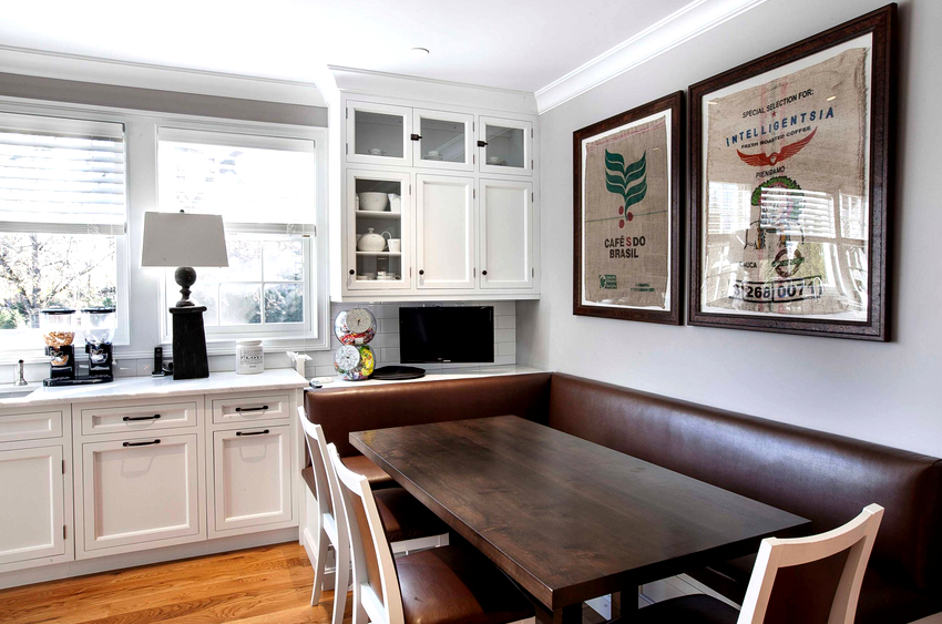 התצורה של ספה קלאסית אינה מרמזת על נוכחות משענות התצורה של ספה קלאסית אינה מרמזת על נוכחות משענות