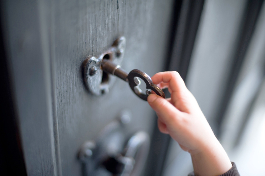 ניתן לזהות כל מנגנון נעילה בהתאם לצורת המקשים המחוברים אליו ניתן לזהות כל מנגנון נעילה בהתאם לצורת המקשים המחוברים אליו