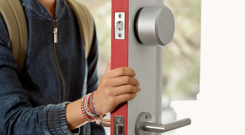 בשוק המודרני של מנעולים, אתה יכול למצוא את סוגי המכשירים הבאים: משקעים, צירים, תקורה בשוק המודרני של מנעולים, אתה יכול למצוא את סוגי המכשירים הבאים: משקעים, צירים, תקורה