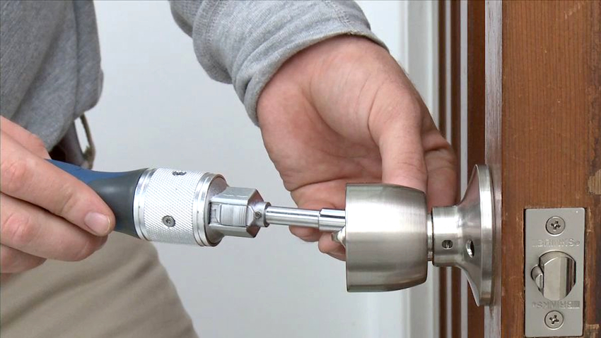 החלפת מנעול לדלת דורשת ידע ומיומנויות מסוימים. החלפת מנעול לדלת דורשת ידע ומיומנויות מסוימים.