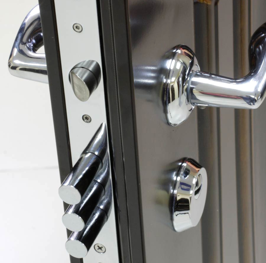 על מנת להחליף את המנעול בדלת ברזל, יש צורך לבחור נכון במנגנון חדש על מנת להחליף את המנעול בדלת ברזל, יש צורך לבחור נכון במנגנון חדש