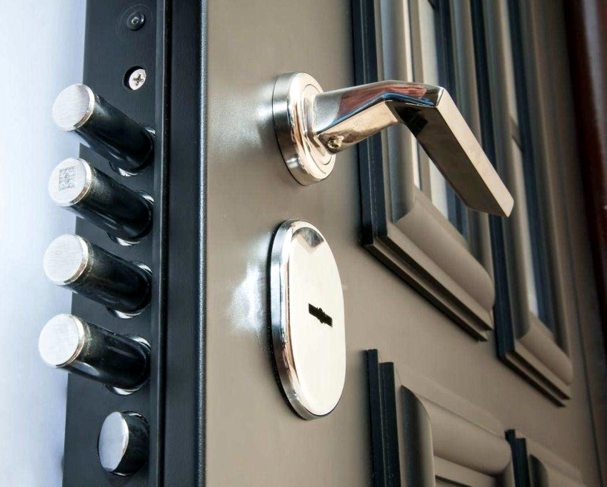 הכי קשה להחליף את מנעול הדלת במנגנון מנוף לבד הכי קשה להחליף את מנעול הדלת במנגנון מנוף לבד