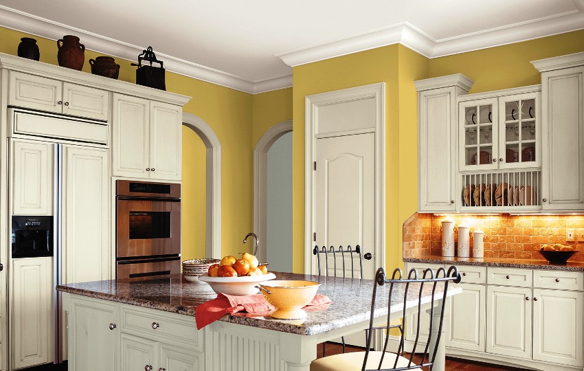 Gama albă și galbenă se va potrivi perfect în interiorul bucătăriei, ceea ce va face spațiul aerisit Gama albă și galbenă se va potrivi perfect în interiorul bucătăriei, ceea ce va face spațiul aerisit