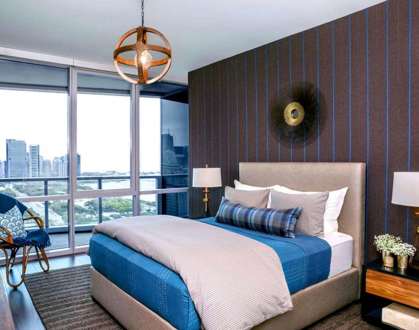 Sa isang square square na 12 sq. m ang kama ay pinakamahusay na inilalagay sa gitna ng silid Sa isang square square na 12 sq. m ang kama ay pinakamahusay na inilalagay sa gitna ng silid