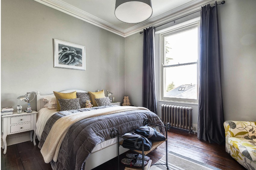 Ang Minimalism ay ang ginustong estilo para sa maliliit na silid-tulugan Ang Minimalism ay ang ginustong estilo para sa maliliit na silid-tulugan