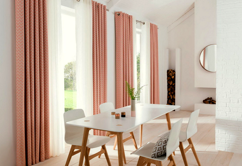 Aby zasłona była pięknie udrapowana, jej szerokość powinna być 2-3 razy większa niż gzyms Aby zasłona była pięknie udrapowana, jej szerokość powinna być 2-3 razy większa niż gzyms