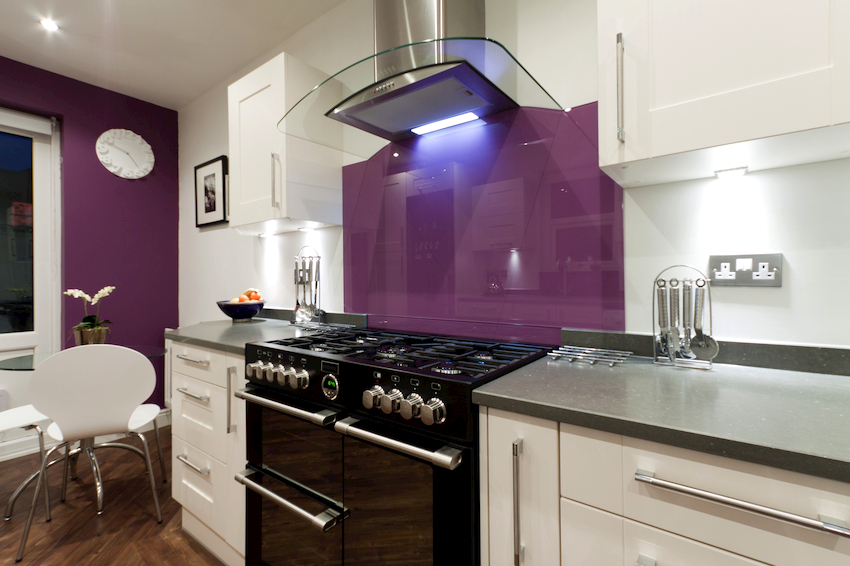 For a purple kitchen, you should select furniture that is characterized by strict forms, clear proportions For a purple kitchen, you should select furniture that is characterized by strict forms, clear proportions