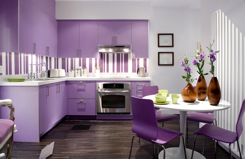 Choosing a lilac color as a basis, it is initially necessary to determine the style and not fill the entire interior with this shade Choosing a lilac color as a basis, it is initially necessary to determine the style and not fill the entire interior with this shade